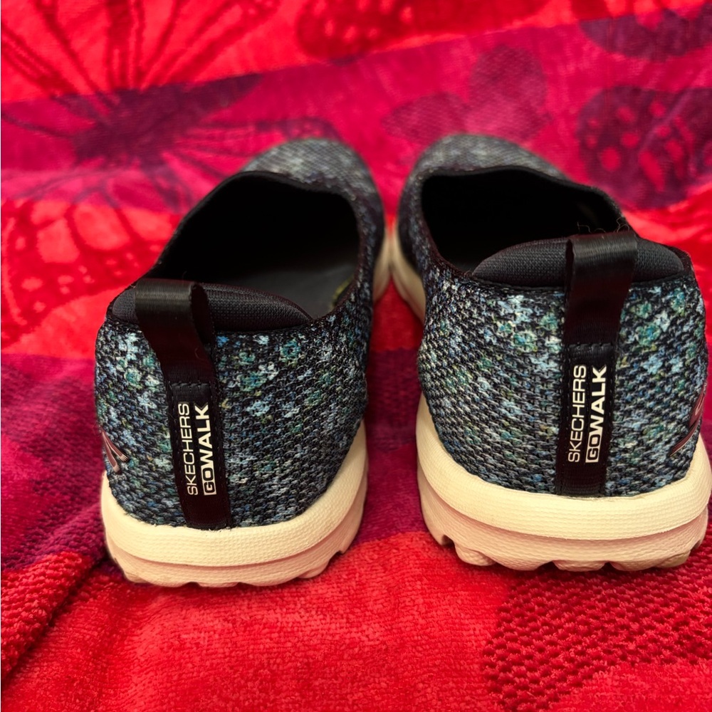 Women’s Skechers Go Walk Classic Slip In (Ocean Blossom Navy) - Picture 3 of 5